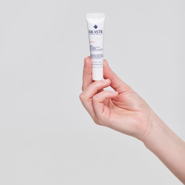 Detalle de Rilastil Difesa pflegende & beruhigende Augenlid- und Augenkonturcreme (15 ml) für empfindliche, reizbare Haut