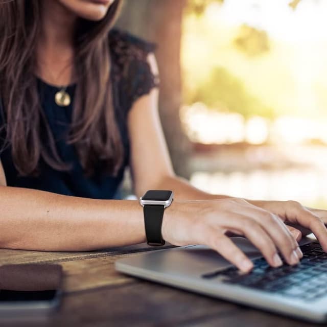 Detalle de AoYi Italian genuine leather watch strap for Apple Watch Series 11/10/9/8/7/6/5/4/3/2/1 and Ultra 3/2 (selected sizes)