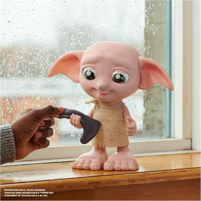 Detalle 1 de Wizarding World Magical Dobby 21,6 cm interactivo 🎎