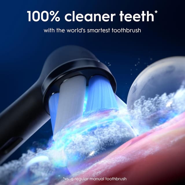 Detalle de Oral-B iO10 electric toothbrush (Cosmic Black) with 7 modes, iO Sense guidance and charging travel case