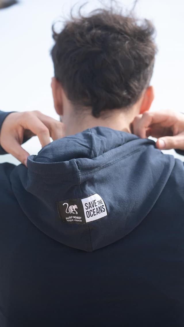 Detalle de Felpa Surf Monkey con cappuccio sottile e zip ecologica in modal TENCEL (uomo/donna)