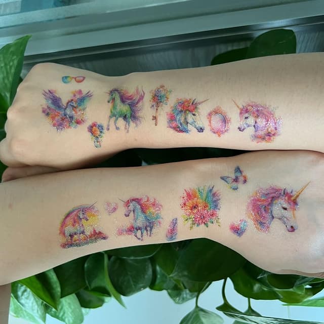 Detalle 1 de JOJOLUXE Einhorn Glitzer Tattoo Set Kinder