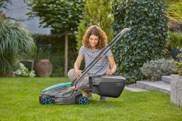 Thumbnail 10 de GARDENA PowerMax 32/18V P4A Solo Akku-Rasenmäher für bis zu 200 m²