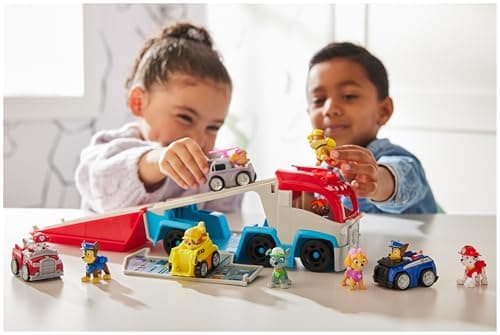 Detalle de Paw Patrol Pup Squad Paw Patroller transformable con figura de Chase y vehículo de carreras (pack, +3 años)