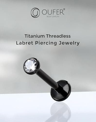 Detalle de OUFER Body Piercing Labret en titanio negro con sistema threadless/push-in (16G/18G/20G)