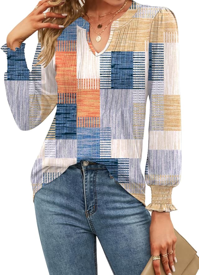 Detalle de EFFAN women’s V-neck puff short-sleeve pleated floral tunic top