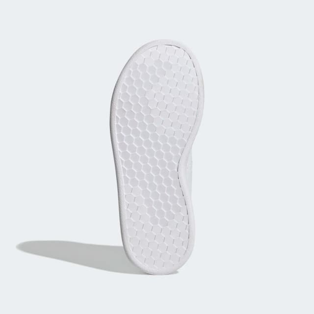 Detalle de adidas Advantage Court Lifestyle Hook-and-Loop en blanco