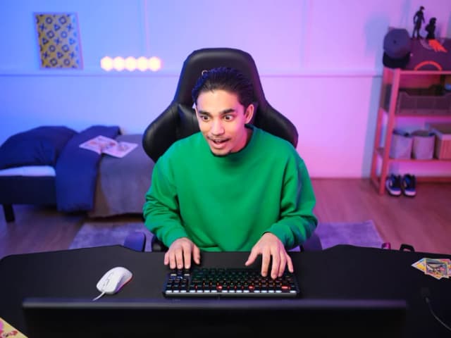 Detalle 2 de Trust GXT 924W Ybar+ Pro Gaming-Maus (weiß) – kabelgebunden, bis 25.600 DPI und 16,8 Mio. RGB-Farben