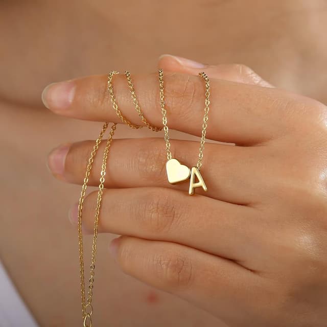 Detalle de Turandoss Herz-Initialen-Kette mit Buchstaben A–Z in 14K Gold/Weißgold-vergoldeht – Ostern-Geschenk für Frauen