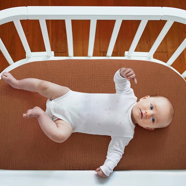 Detalle de Peepeemax Musselin Spannbettlaken für Beistellbett (90x55 cm) – 2er Pack, braun