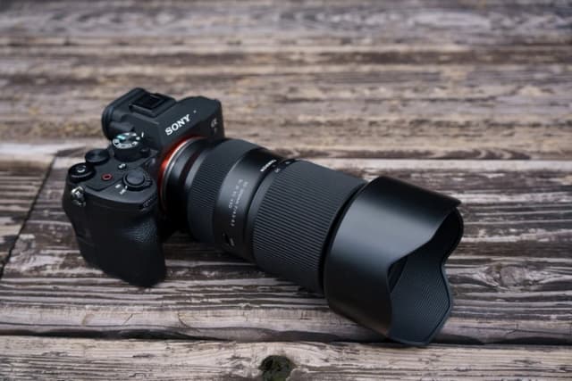 Detalle de Tamron 50-300mm f/4.5-6.3 Di III VC VXD für Sony E (Vollformat) – Zoom mit Bildstabilisierung