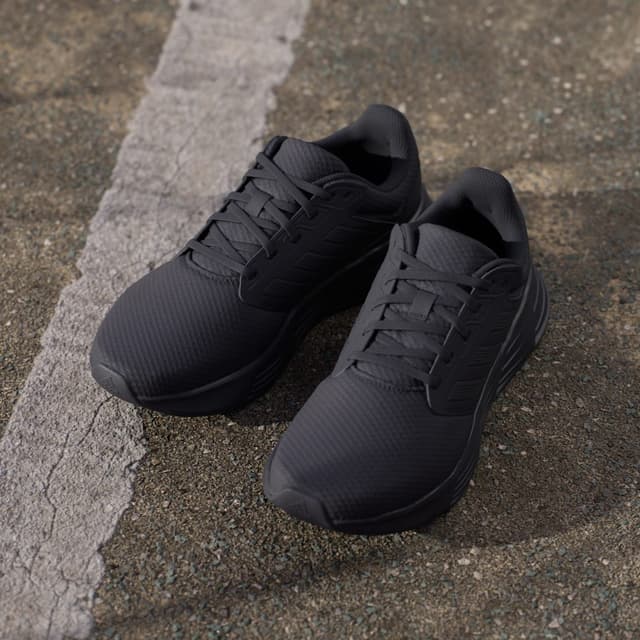Detalle de adidas Zapatilla Galaxy 6 en color negro