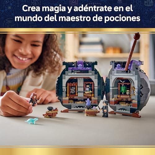 Detalle de LEGO Harry Potter 76464 Caldero: Aula de Pociones Secretas con minifiguras de Snape y Hermione