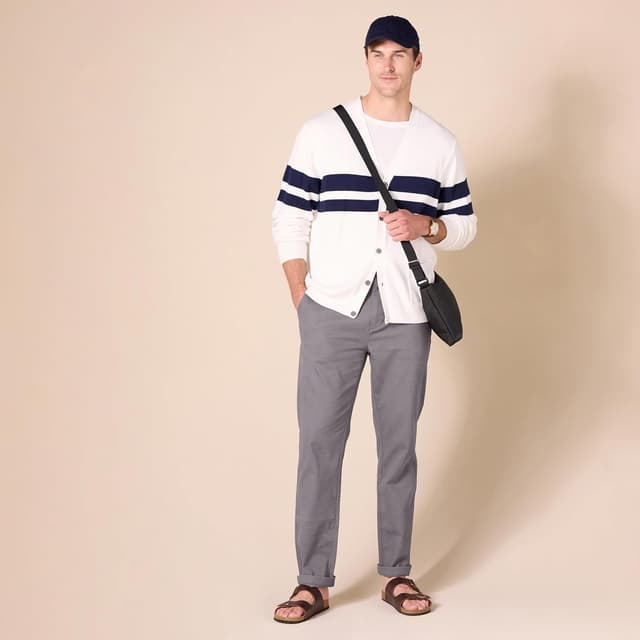 Detalle 2 de Men’s Straight-Fit Stretch Chino Pants 30W x 34L