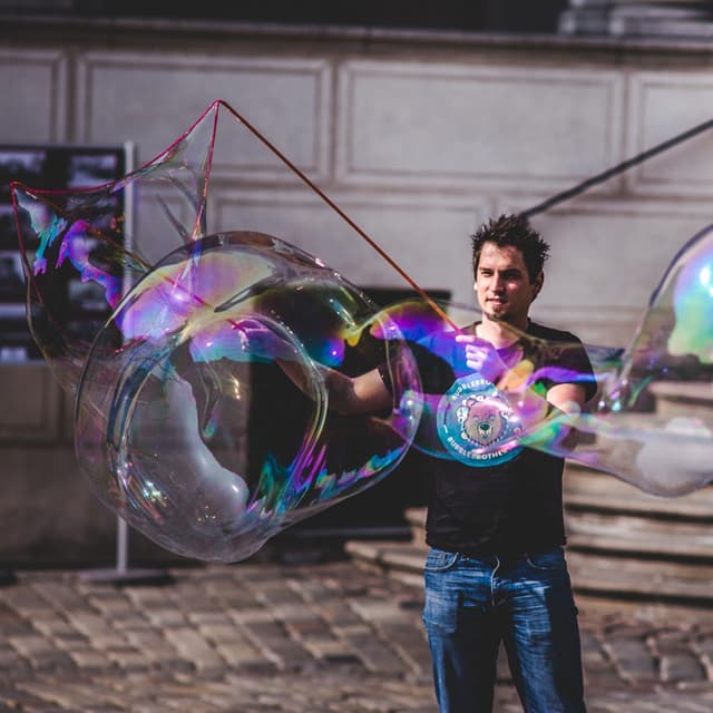 Detalle de Bubble Brothers Seifenblasenflüssigkeit für Riesenseifenblasen (2 x 5 Liter) Nachfüllflasche