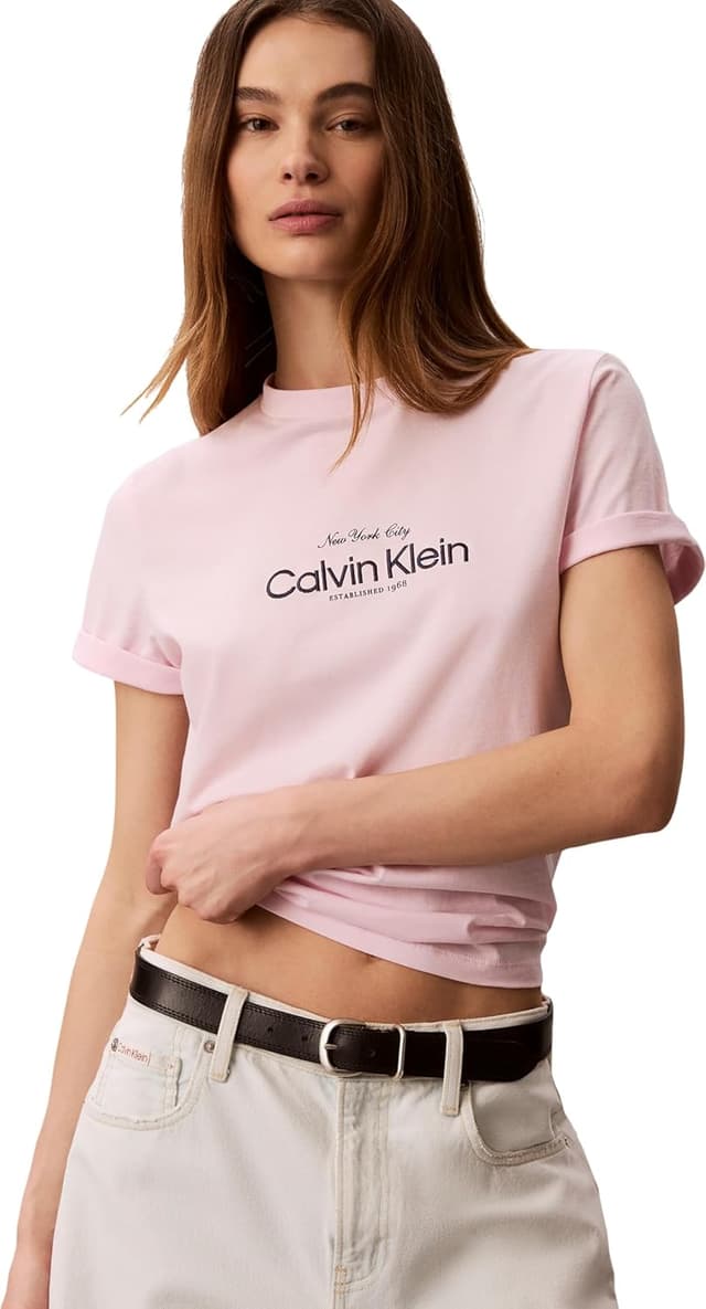 Detalle de Calvin Klein Magliette grafiche Donna: stile quotidiano con impronta grafica