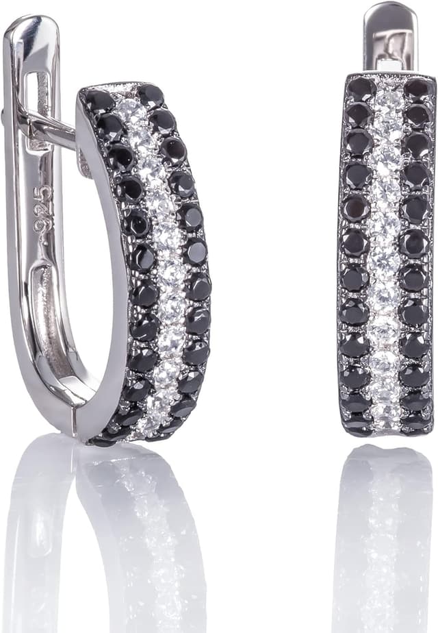 Detalle de Namana orecchini a cerchio in argento 925 con zirconi, chiusura a bisagra e confezione regalo