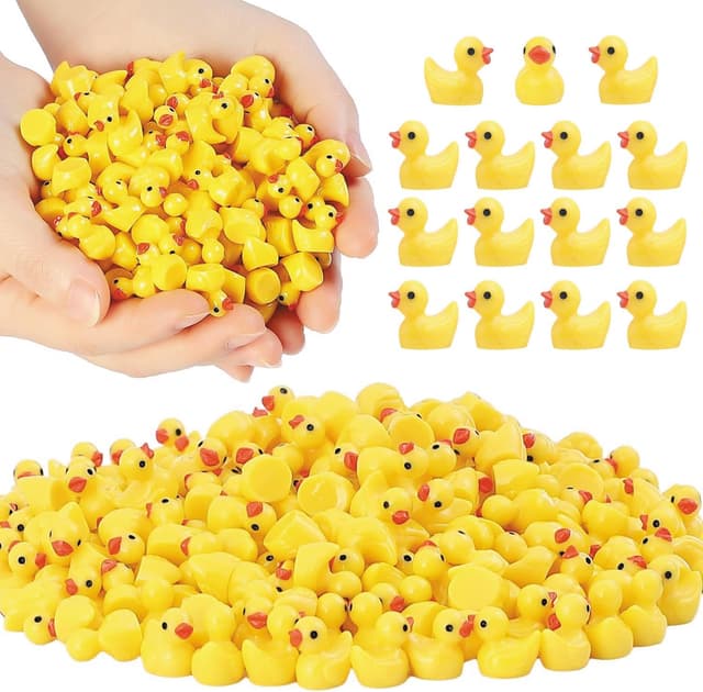 Detalle de YsesoAi 100Pcs Mini Resin Ducks (Tiny Yellow Duck Figurines) for Dollhouse, Garden & DIY Decor