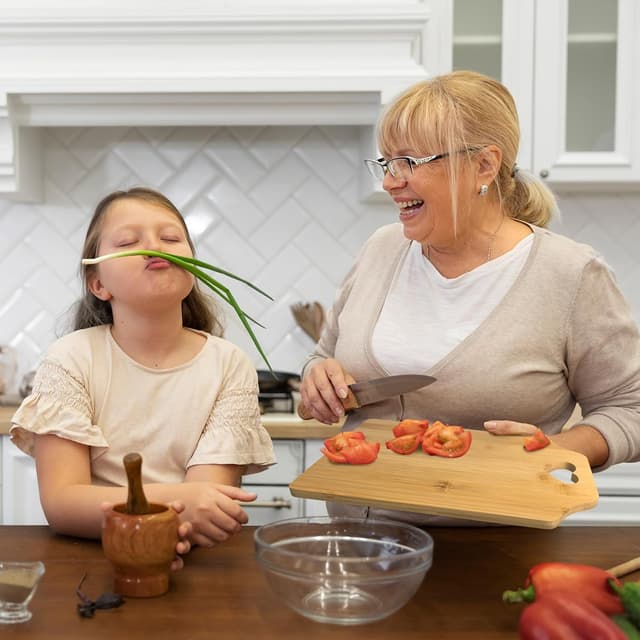 Detalle 2 de Niviy Graviertes Bambus Schneidebrett 30 × 19 cm