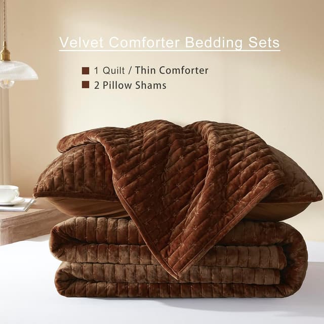 Detalle de LEAONME Velvet Quilt Set (Full/Queen) with 2 Matching Shams — Lightweight Caramel Velvet Comforter Bedding
