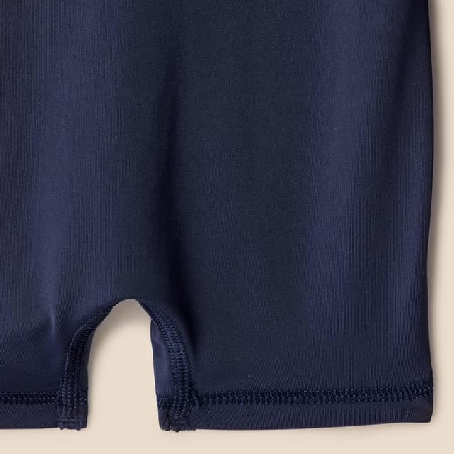 Detalle 2 de Amazon Essentials rashguard unisex a maniche lunghe per bambini e ragazzi