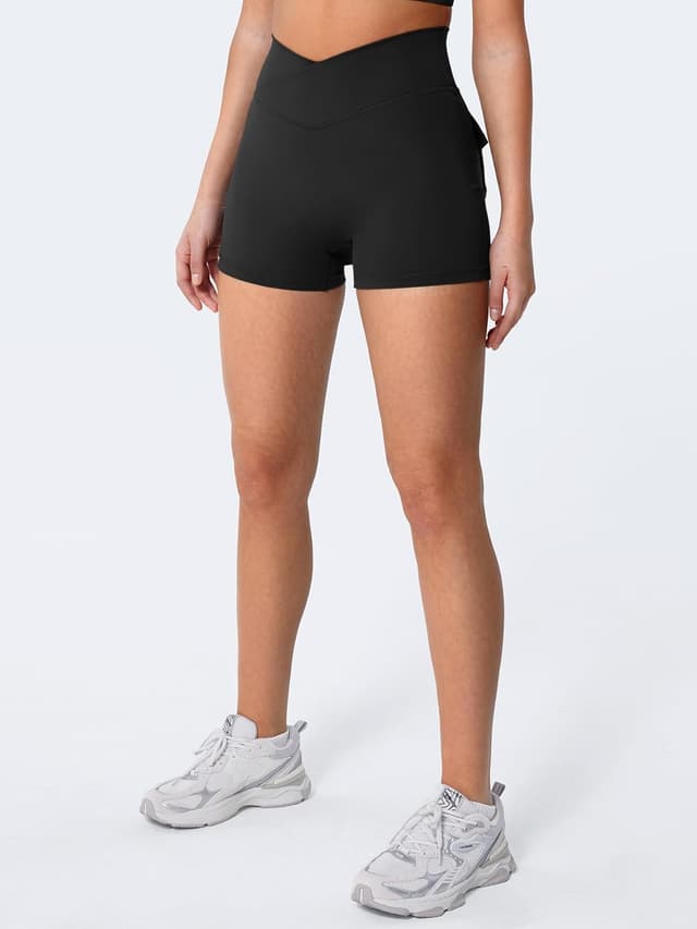 Detalle 1 de YEOREO CoreFlex scrunch workout shorts with pockets for women (high-waisted biker shorts)