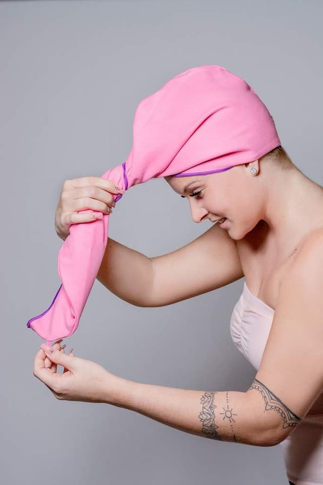 Detalle de Fit-Flip Haarturban Mikrofaser – 2er-Set Haarhandtuch mit Knopf, schnelltrocknend (rosa-lila)