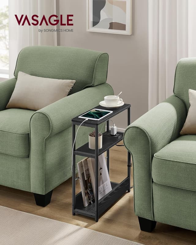 Detalle 2 de VASAGLE LET335B02 tavolino stretto con multipresa integrata a 3 ripiani e portariviste