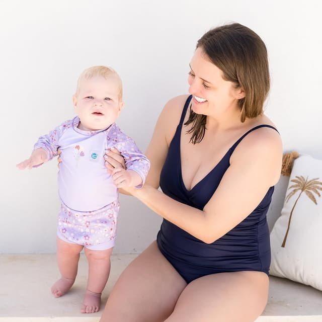 Detalle de Splash About Happy Nappy Sunsuit (3-in-1) with built-in swim nappy and UPF50+ rash top