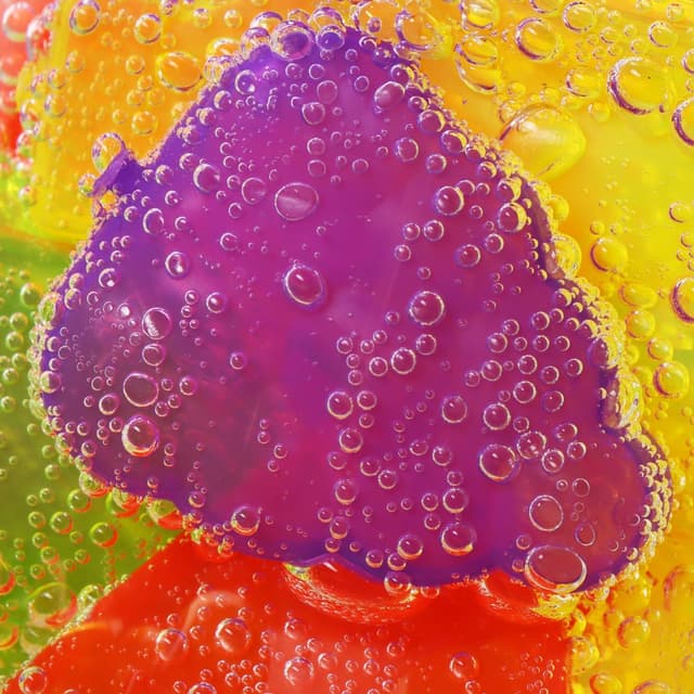 Detalle de com-four® 30 wiederverwendbare Eiswürfel im Früchte-Design – Party-Eiswürfel zum Kühlen von Getränken (30 Stück)