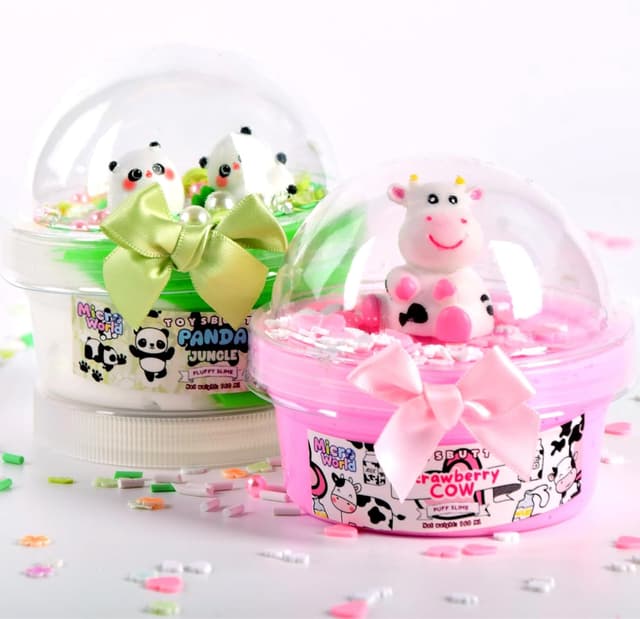 Detalle de ToysButty 2er Set Fluffy Slime „Water Slime“ mit Erdbeerkuh-Thema – duftender, nicht klebriger Schleim für Kinder