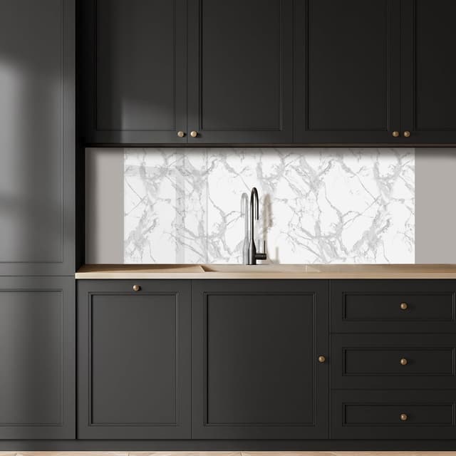 Detalle de KitchenYeah© Spritzschutz Küche 60x150 cm – selbstklebende Küchenrückwand im Marmor-Look, grau mit Adern
