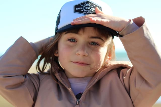 Detalle de Surf Monkey Casquette trucker rembourrée avec grille Wear&Care (6 à 12 ans) pour garçon et fille