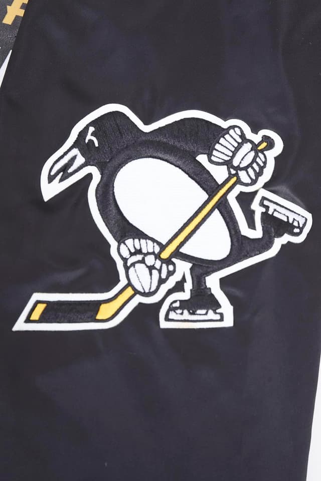 Detalle de Pro Standard Men’s NHL Classic Satin Jacket (Classic Satin collection)