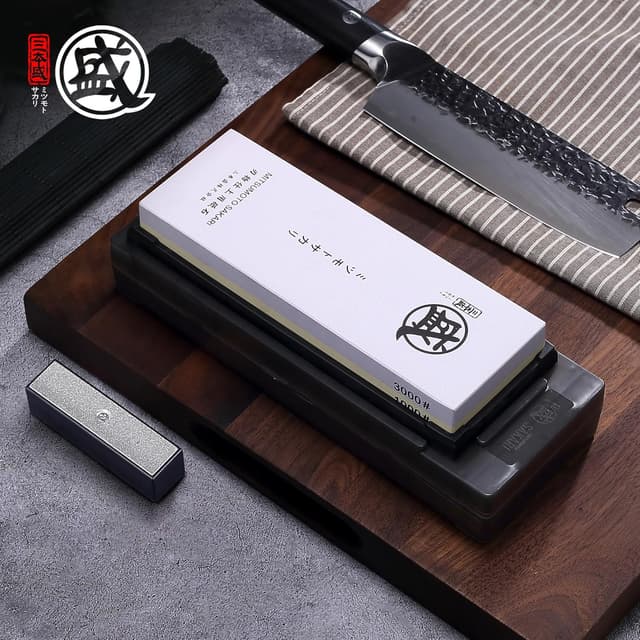 Detalle 2 de MITSUMOTO SAKARI Japanese Knife Sharpener Whetstone 1000/3000 grit with TPR non-slip base