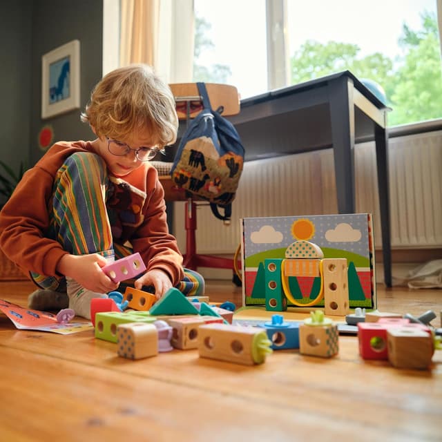 Detalle de Melissa & Doug Blockables Stadt Bauset (73-teilig) mit Holzbausteinen und Steckverbindungen