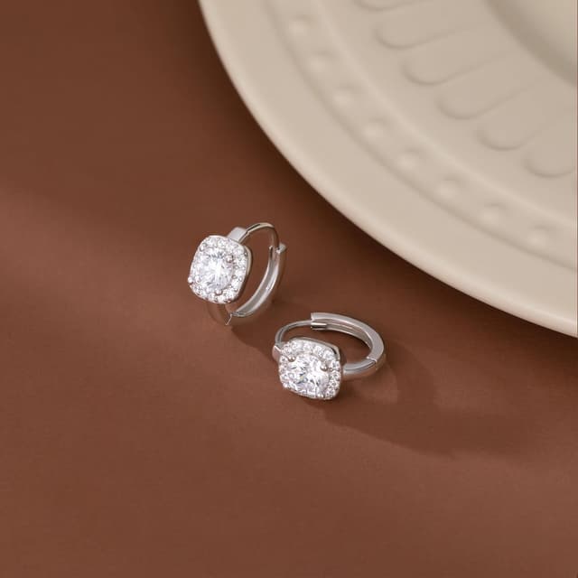 Detalle de SLUYNZ 925 Sterling Silber Halo Creolen mit simulierten Diamanten (CZ) – quadratisches Huggie-Design