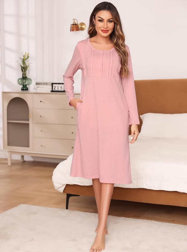 Detalle de Wikoan women’s cotton nightdress with long sleeves, crew neck and pockets (UK sizes 6–24)