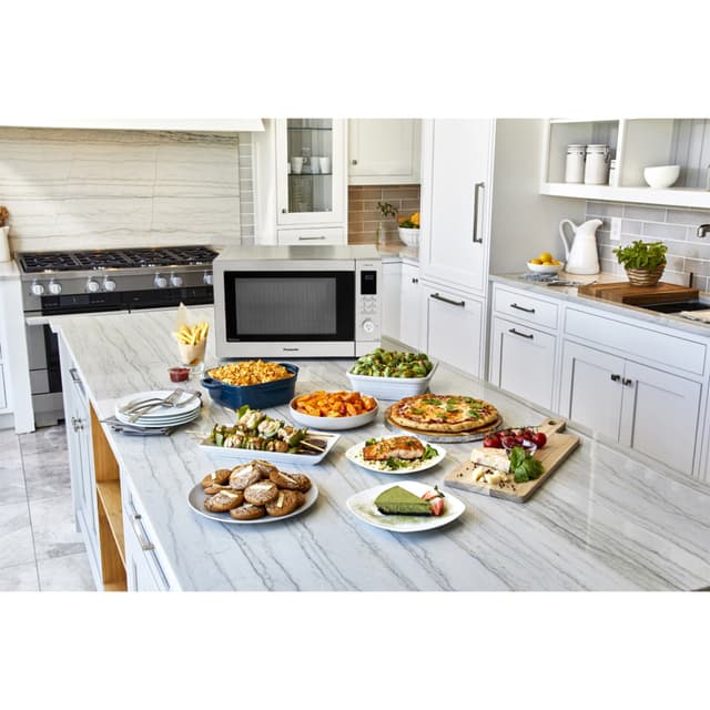 Detalle 2 de Panasonic NN-CD88QSEPG microondas con Airfry