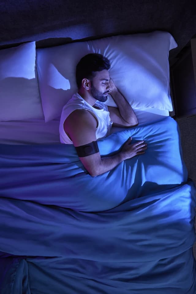 Detalle de Garmin Index Sleep Monitor L/XL – Schlaftracking fürs Handgelenk? Nein: für den Oberarm