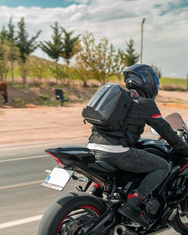 Detalle de Grapelet borsa posteriore impermeabile per moto con capacità espandibile 24L–35L e guscio rigido ABS