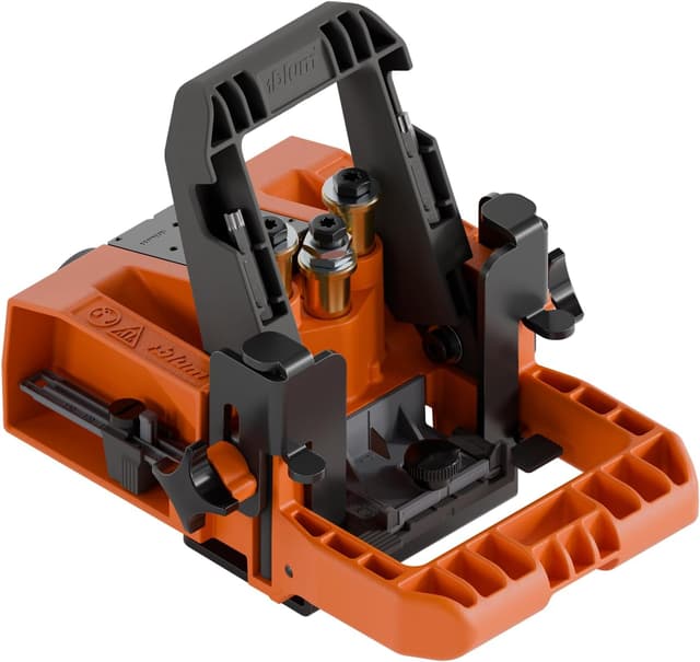 Detalle de Blum ECODRILL per foratura verticale: guida per cerniere e messa in sede in un batter d’occhio