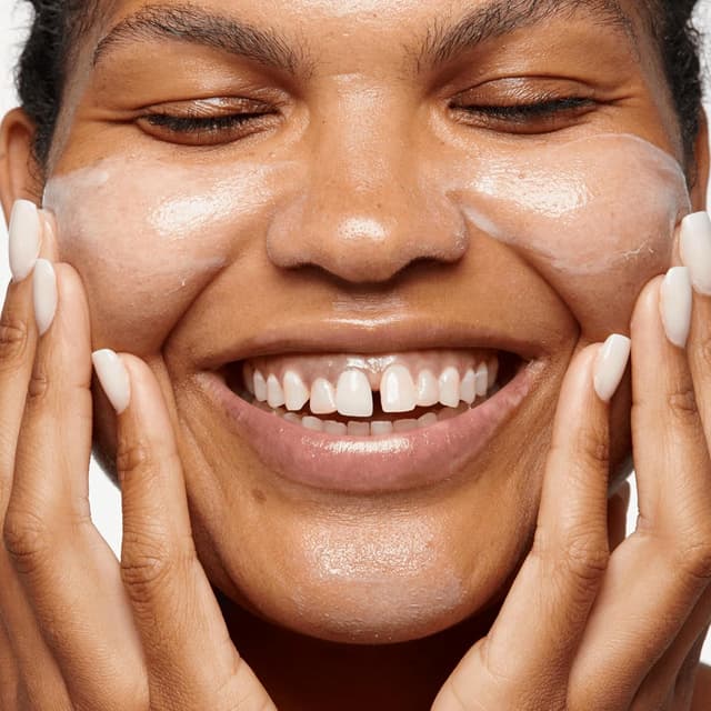 Detalle 2 de Clinique Anti-Blemish Solutions All-Over Clearing Blemish Treatment Moisturiser with Salicylic Acid