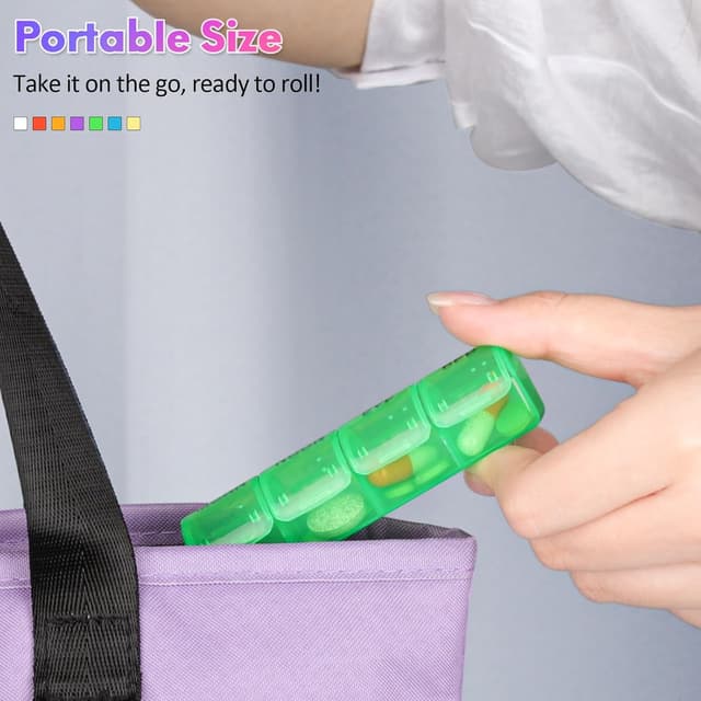 Detalle de Alyvisun 7 Day Pill Box Organiser (4 times a day) with spring-assisted pop-up lid and snap-on travel case