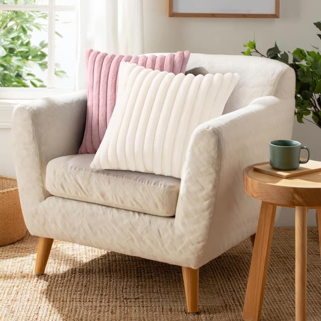 Detalle 2 de Pallene Faux Fur Plush Throw Pillow Covers (Set of 2) 18x18 in Cream White