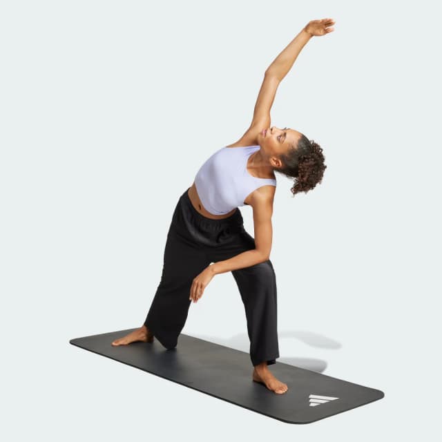 Detalle de Adidas Yoga top con sujetador integrado