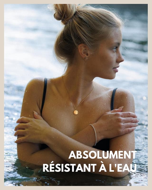 Detalle de Good.Designs collier pour femme en or avec médaillon personnalisé (initiale gravée) — bijou hypoallergénique