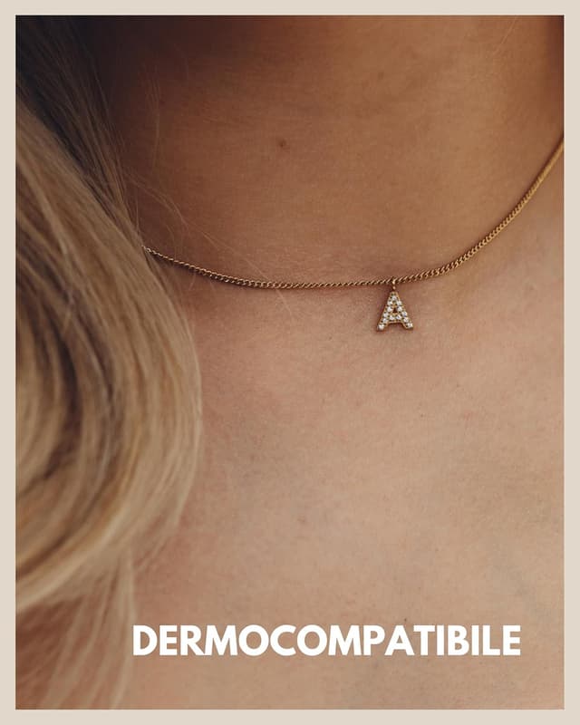 Detalle 2 de GD GOOD.designs collana a catena con lettera placcata oro 18 carati con zirconi e catenina in acciaio inossidabile