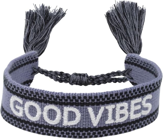 Detalle 2 de Selfmade Jewelry Stoff-Armband schwarz mit „Love“-Detail – gewebtes Armband für Damen