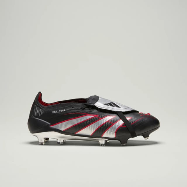 Detalle de adidas Predator Obsidian Strike bota fútbol